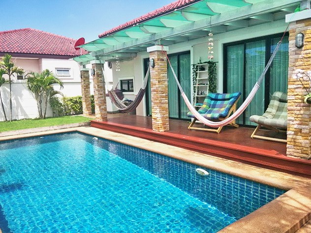House for sale Huay Yai Pattaya showing the covered terrace and pool House for sale Huay Yai Pattaya showing the covered terrace and pool