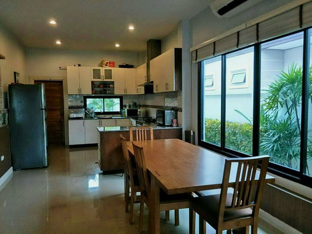 House for sale Huay Yai Pattaya showing the dining and kitchen House for sale Huay Yai Pattaya showing the dining and kitchen