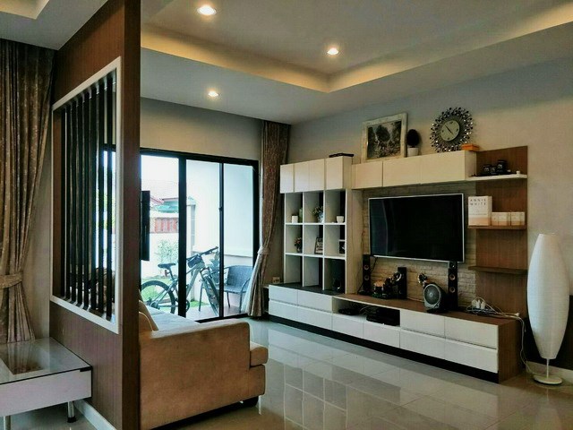 House for sale Huay Yai Pattaya showing the living room House for sale Huay Yai Pattaya showing the living room