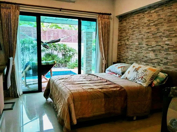 House for sale Huay Yai Pattaya showing the second bedroom poolside House for sale Huay Yai Pattaya showing the second bedroom poolside