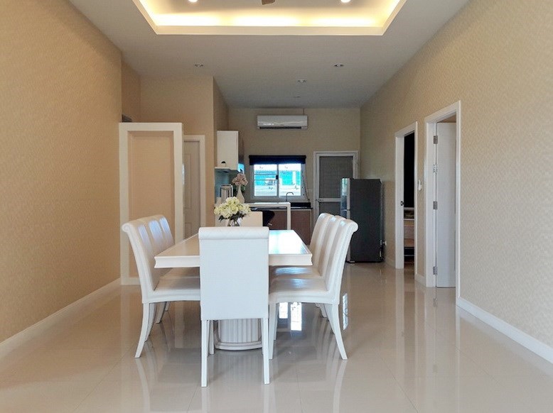 House for sale Huay Yai Pattaya showing the dining area 