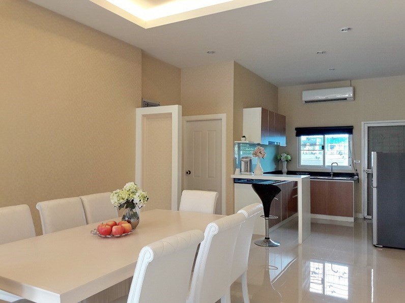 House for sale Huay Yai Pattaya showing the dining, kitchen areas and second bathroom 