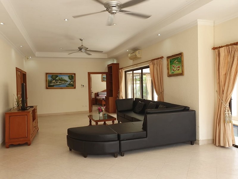 House for sale Jomtien showing the living room House for sale Jomtien showing the living room