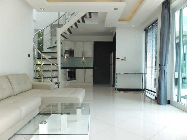 House for sale Jomtien showing the open plan concept 