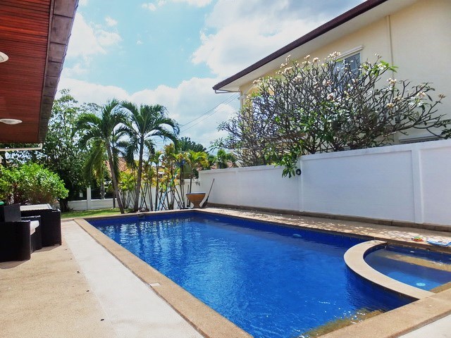 House for Sale Mabprachan Pattaya showing the terrace and pool 