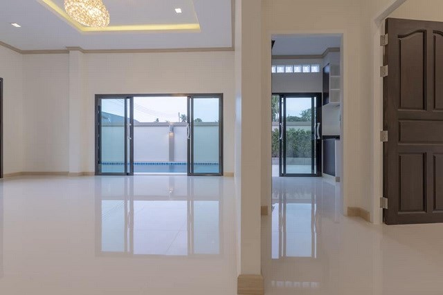 House for sale Pattaya Mabprachan showing the entrance House for sale Pattaya Mabprachan showing the entrance