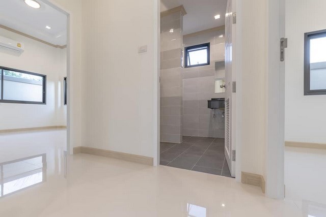 House for sale Pattaya Mabprachan showing the second bathroom House for sale Pattaya Mabprachan showing the second bathroom