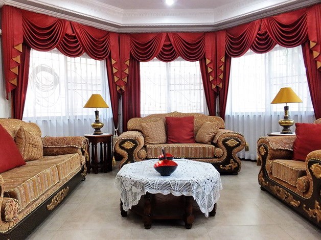 house for sale Mabprachan Pattaya showing the first living room 