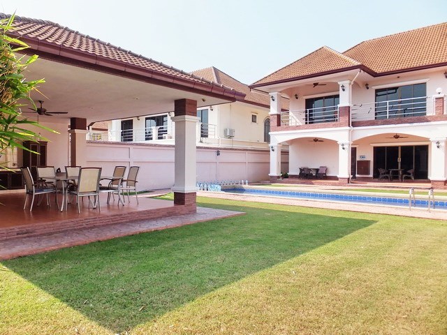 house for sale Mabprachan Pattaya showing the house, sala and pool