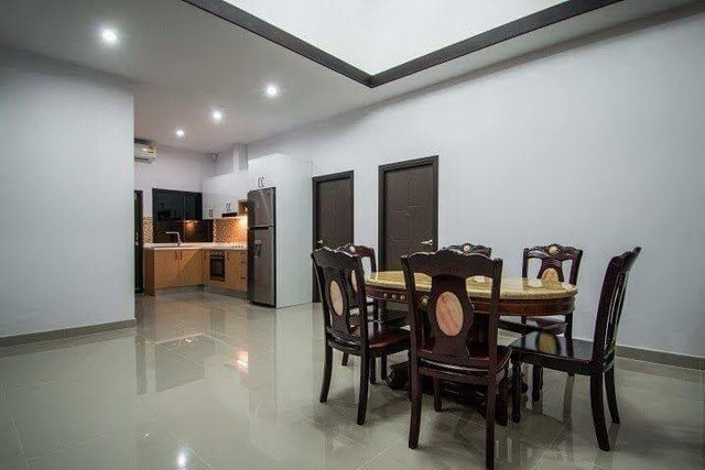 House for sale Na Jomtien Pattaya showing the dining and kitchen areas House for sale Na Jomtien Pattaya showing the dining and kitchen areas