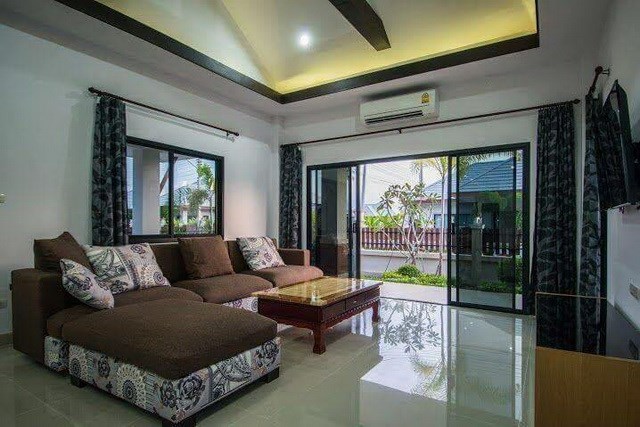 House for sale Na Jomtien Pattaya showing the living room House for sale Na Jomtien Pattaya showing the living room