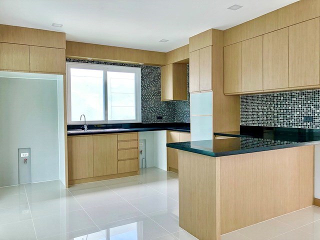 House for sale East Pattaya showing the kitchen