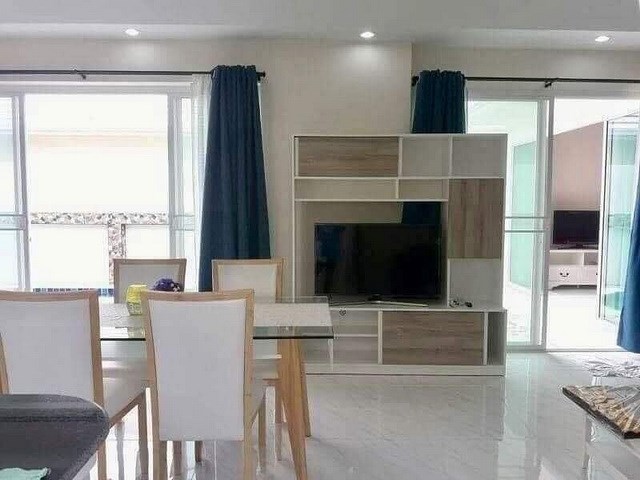House for sale East Pattaya showing the dining area House for sale East Pattaya showing the dining area