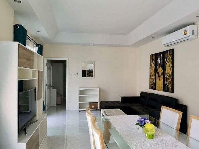 House for sale East Pattaya showing the living and dining areas House for sale East Pattaya showing the living and dining areas