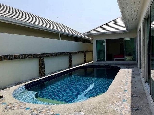House for sale East Pattaya showing the private pool House for sale East Pattaya showing the private pool