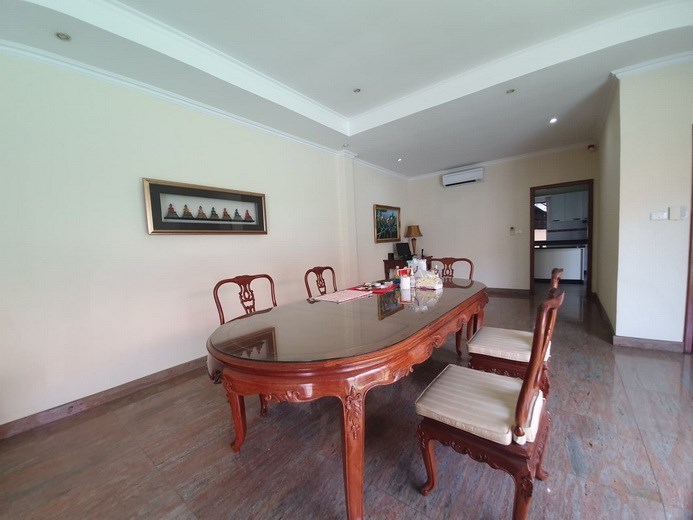 House for sale Pratumnak Pattaya showing the dining area House for sale Pratumnak Pattaya showing the dining area