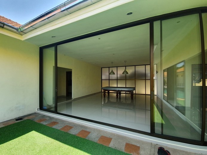 House for sale Pratumnak Pattaya showing the entertainment zone House for sale Pratumnak Pattaya showing the entertainment zone