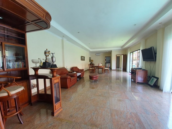 House for sale Pratumnak Pattaya showing the open plan living area House for sale Pratumnak Pattaya showing the open plan living area