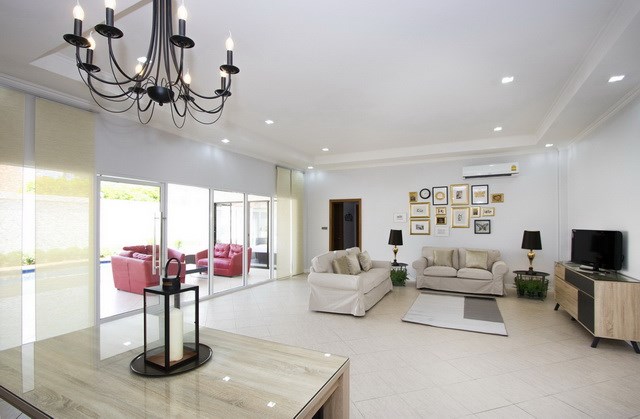 House for sale Pratumnak Pattaya showing the living area and covered terrace House for sale Pratumnak Pattaya showing the living area and covered terrace