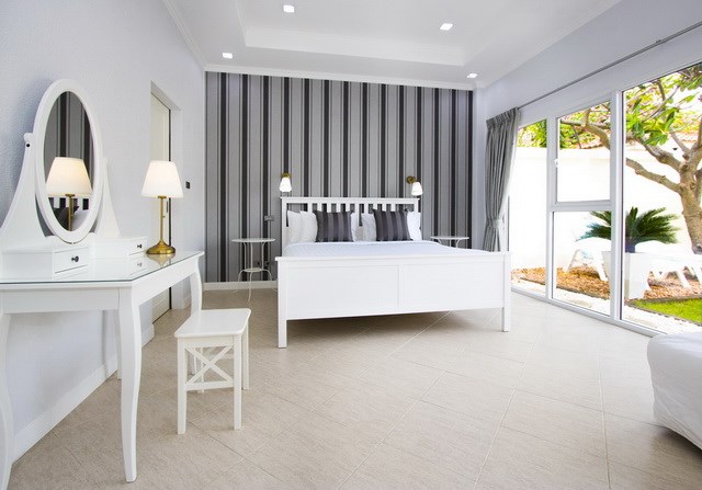 House for sale Pratumnak Pattaya showing the master bedroom House for sale Pratumnak Pattaya showing the master bedroom