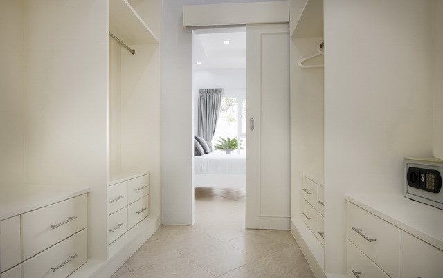 House for sale Pratumnak Pattaya showing the walk-in wardrobe House for sale Pratumnak Pattaya showing the walk-in wardrobe