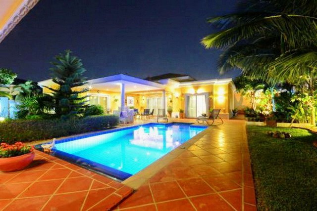 House for sale Siam Royal View Pattaya showing the pool and house at night House for sale Siam Royal View Pattaya showing the pool and house at night