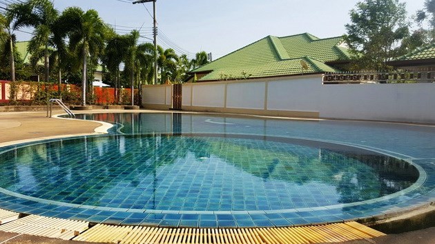 House for sale East Pattaya showing the communal pool 