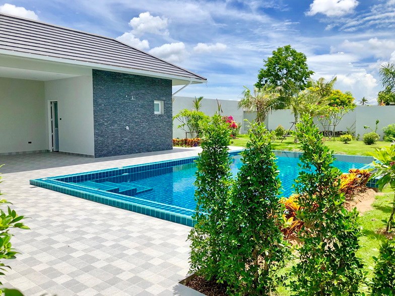 House for sale East Pattaya showing the covered terrace and pool House for sale East Pattaya showing the covered terrace and pool