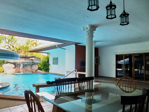 House for rent East Pattaya showing the terrace and BBQ area House for rent East Pattaya showing the terrace and BBQ area