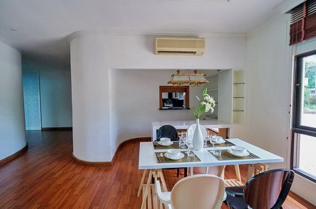 House for rent East Pattaya showing the dining area House for rent East Pattaya showing the dining area