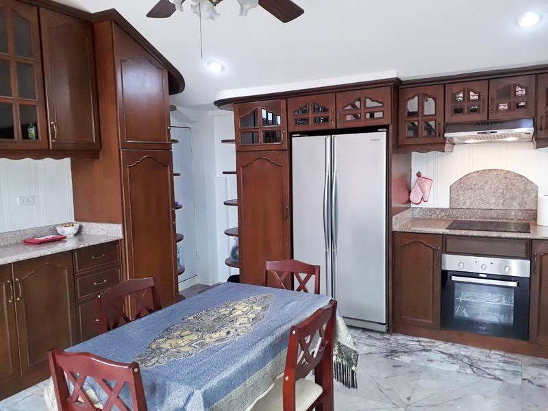 House for Sale East Pattaya showing the kitchen