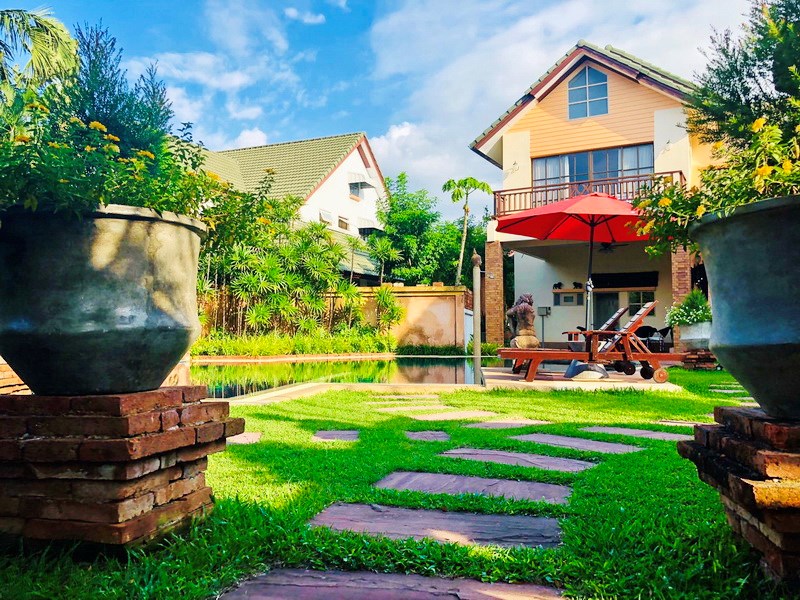 House for sale East Pattaya showing the house, garden and pool House for sale East Pattaya showing the house, garden and pool