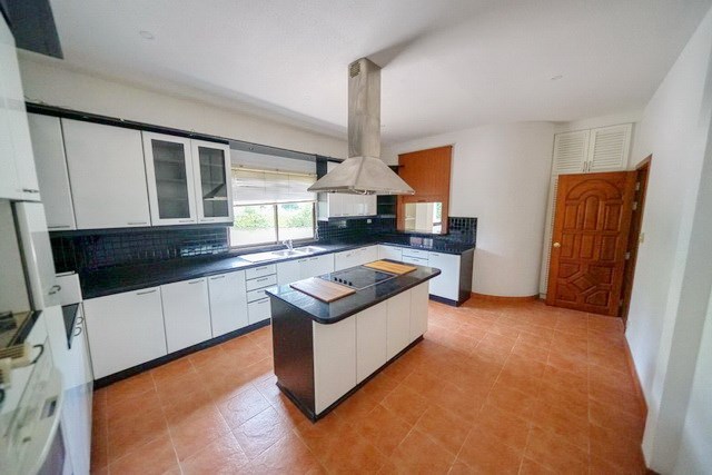 House for rent East Pattaya showing the large kitchen House for rent East Pattaya showing the large kitchen