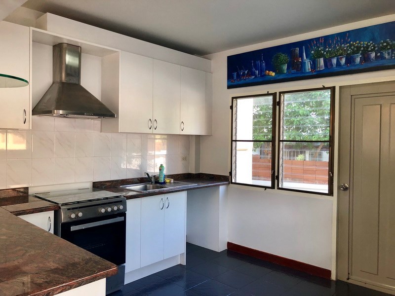 House for sale East Pattaya showing the kitchen House for sale East Pattaya showing the kitchen