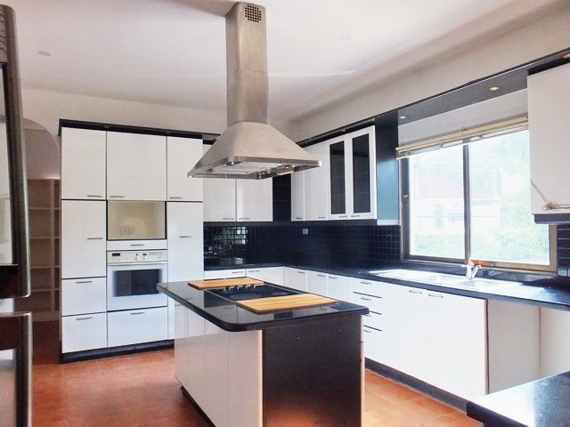 House for rent East Pattaya showing the kitchen House for rent East Pattaya showing the kitchen