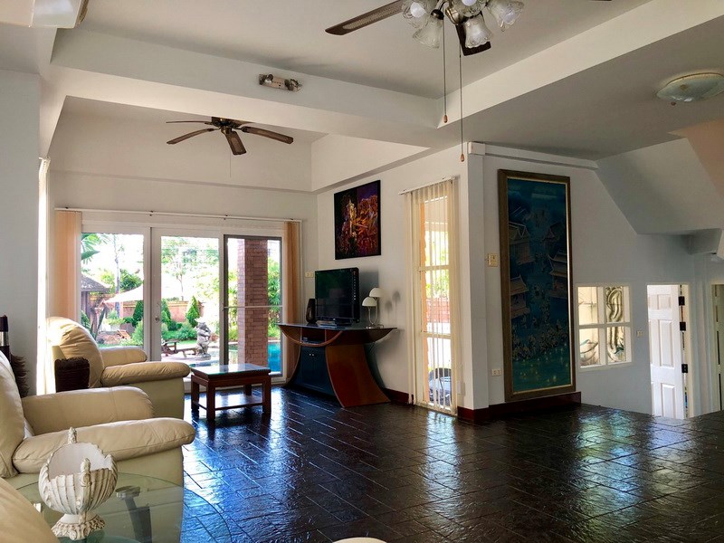House for sale East Pattaya showing the living area House for sale East Pattaya showing the living area