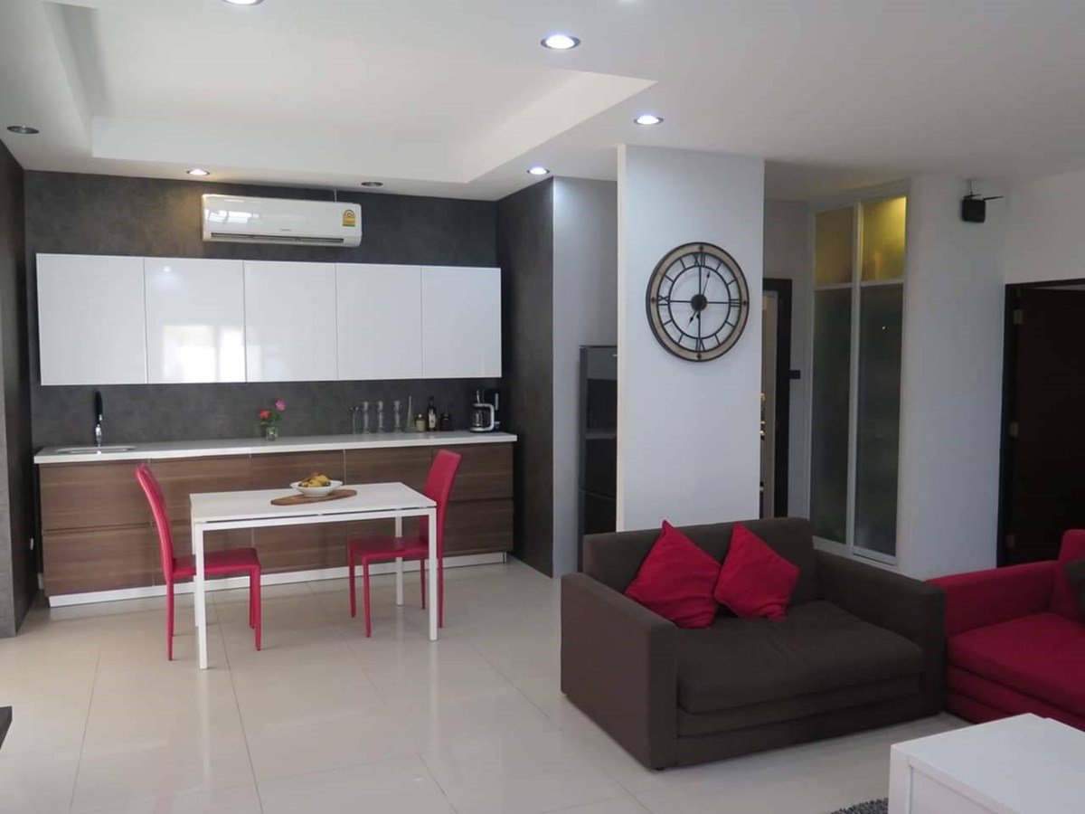 House for sale East Pattaya showing the dining and kitchen House for sale East Pattaya showing the dining and kitchen