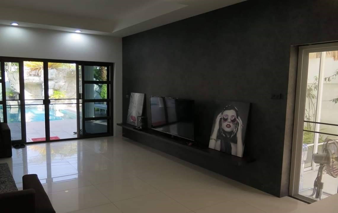 House for sale East Pattaya showing the living room House for sale East Pattaya showing the living room