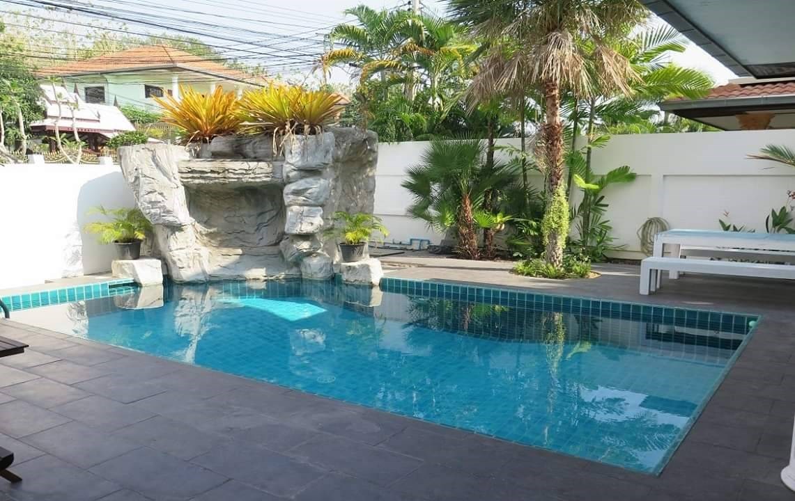 House for sale East Pattaya showing the private swimming pool House for sale East Pattaya showing the private swimming pool