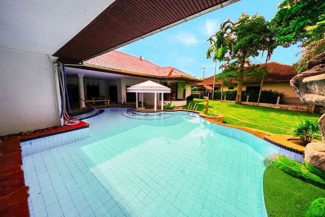 House for rent East Pattaya showing the swimming private pool House for rent East Pattaya showing the swimming private pool