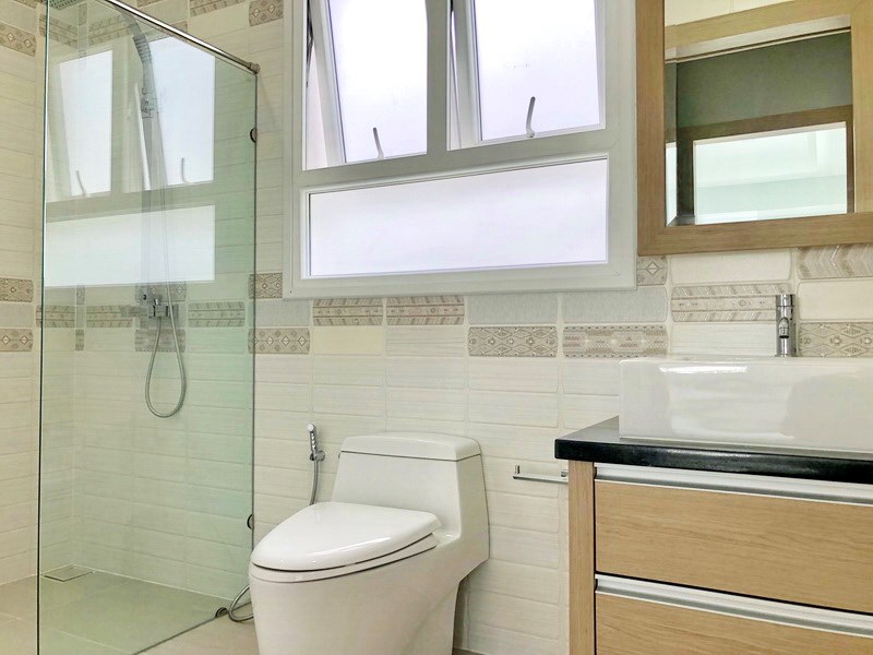 House for sale East Pattaya showing the second bathroom House for sale East Pattaya showing the second bathroom