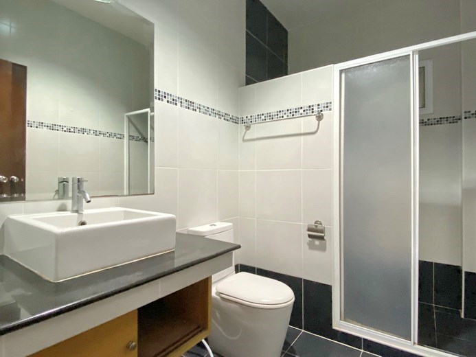 House for sale East Pattaya showing the second bathroom House for sale East Pattaya showing the second bathroom