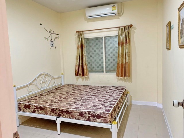 House for Sale East Pattaya showing the second bedroom House for Sale East Pattaya showing the second bedroom