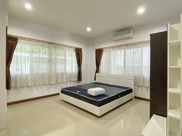 House for sale East Pattaya showing the second bedroom House for sale East Pattaya showing the second bedroom