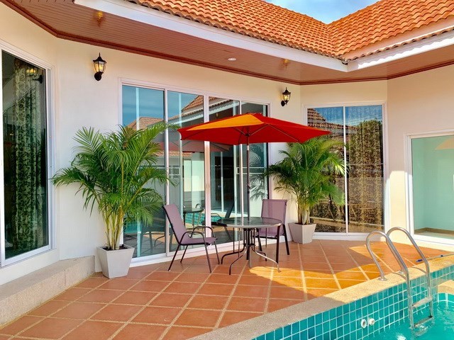 House for sale East Pattaya showing the terrace House for sale East Pattaya showing the terrace