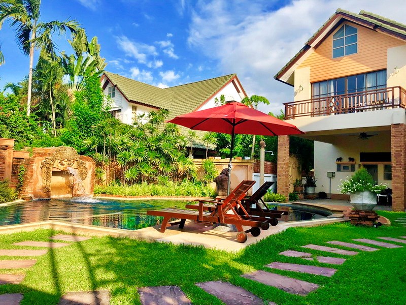 House for sale East Pattaya showing the house and pool House for sale East Pattaya showing the house and pool