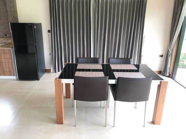 House for sale Huay Yai Pattaya showing the dining area House for sale Huay Yai Pattaya showing the dining area