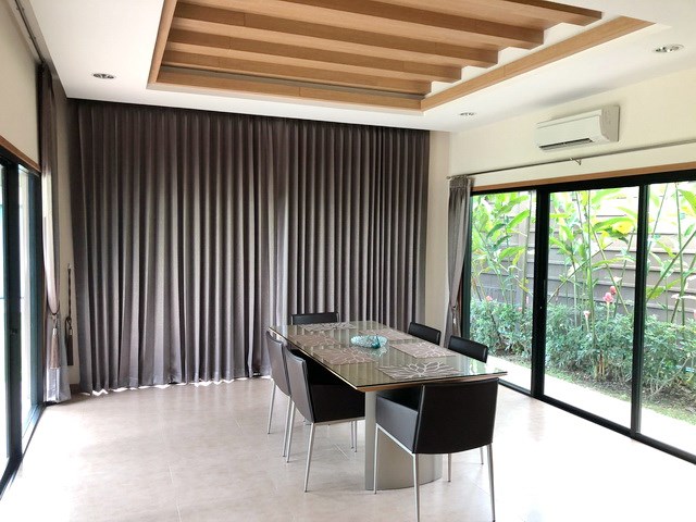 House for sale Huay Yai Pattaya showing the dining area House for sale Huay Yai Pattaya showing the dining area