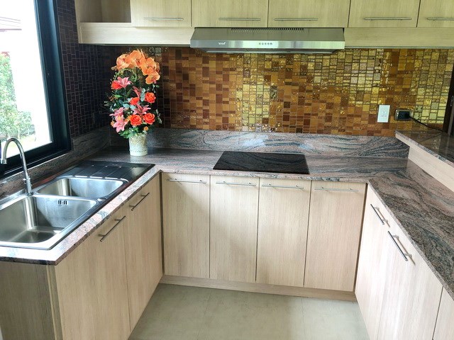 House for sale Huay Yai Pattaya showing the large kitchen House for sale Huay Yai Pattaya showing the large kitchen