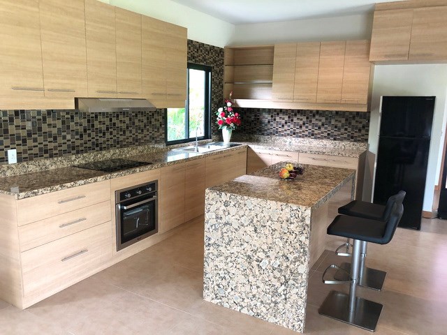 House for sale Huay Yai Pattaya showing the large kitchen House for sale Huay Yai Pattaya showing the large kitchen